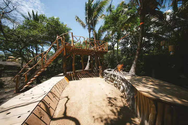 Simbiosis Treehouse